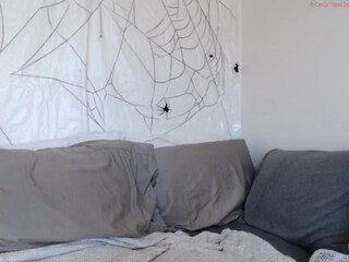 missjanieee myfreecams hot bitch punches holes with fingers