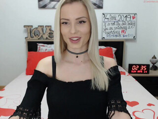 sexy_sweetgrl myfreecams experienced slut caresses shaved cunt