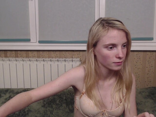 girl_summer97 chaturbate home julia squeezes her tits