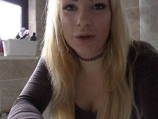 Penny spicy trash fucks herself with a dildo