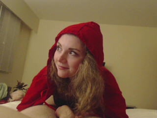 HayleeLove  naked handjob on the floor