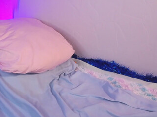 evelissa blonde fucks both holes