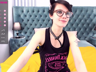 satin_evans cute bitch fucks pussy with phallus