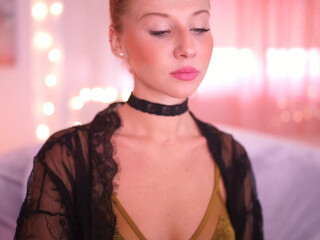 misskreazy desired nurse sucks penis