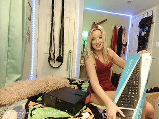 boots12.34.5678 nude chick posing on the couch