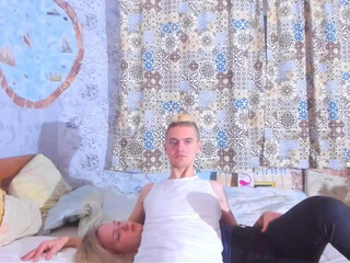 mad_temple Blonde chick