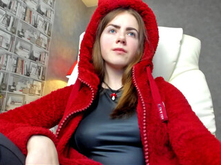 mad_sorceress burning leggy babe pulls clit