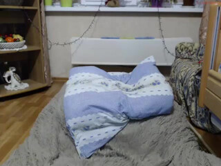 lovelycami11a hot slut jumping on sex toy