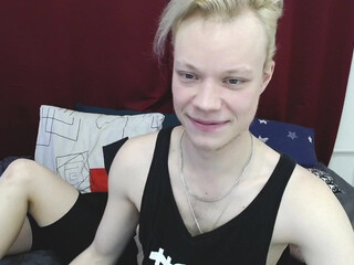 leon_renee sexy mare caresses hairy cunt