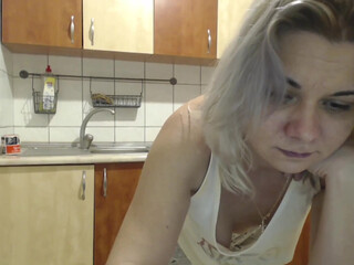 iuliana32 skinny squirt stretches the vagina