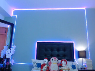 emily_leon latin babe masturbates