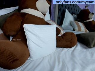 camilagomezz dark chick seduces with big shapes