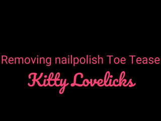 Kitty Lovelicks solid brunette masturbates shaved holes