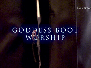 Lush Botanist sexy chica in the kitchen