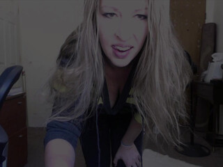 Eve Batelle obstinate mare fingers jerking her pussy