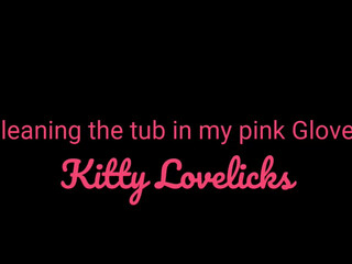 Kitty Lovelicks nude bitch dancing on the bed