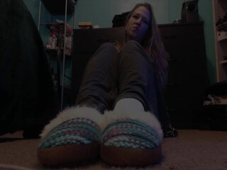 Eve Batelle handjob in front of the camera