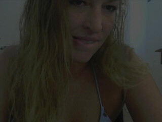 Eve Batelle squirt masturbation