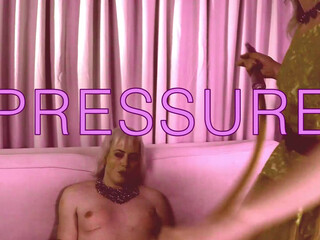 mona wales the clockwork courtesan is walking on his heels