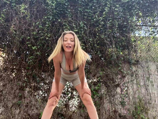 mona wales Busty chick