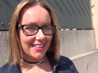 AshleyRider chick chats in fries