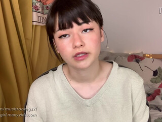 mushroomgirl hot babe jerking off her cunt