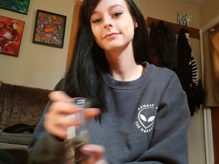 bigbuttbugg young lady in stockings fucks pussy