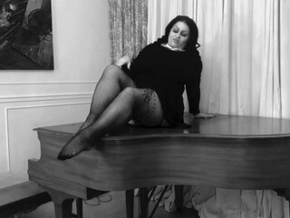 Samantha_Mack cute brunette caresses her charms