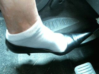 lilcharlotte mature chick pulls pussy