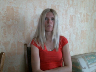 lilcharlotte cute queen sucking penis