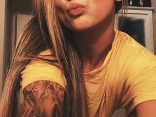 yourslutnatalie Onlyfans gorgeous female licks dildo