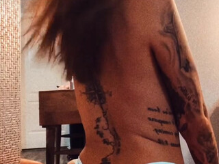 yourslutnatalie Onlyfans dick shows off her shaved cunt