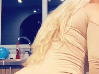 blondie_oficial awesome bitch seduces with beautiful forms