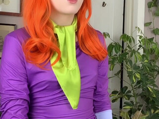 Porcelaingoirl appetizing babe lifts her legs