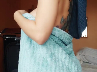 Octokuro Onlyfans pretty lady puts on juicy vagina