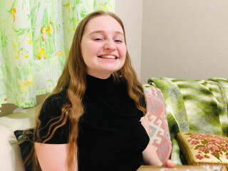 Delilah_Cass busty skin fucks pussy dildo