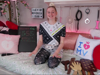 Delilah_Cass whore chick sucks penis gentleman