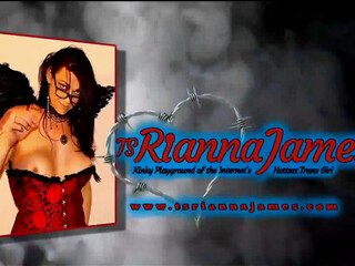 TsRiannaJames beautiful chick jerks off her cunt