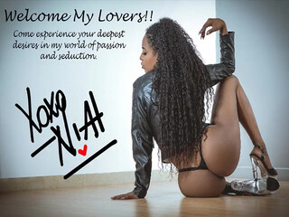 NiaHarris busty kitty sucking penis