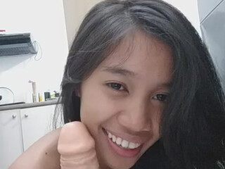 CreamBerryFairy cute lady jerking off her cunt