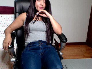 Sofia_Gomezz naughty babe puts big tits