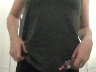 Sarahbutton mature chick pulls pussy