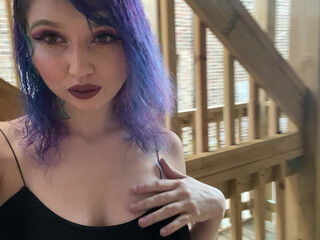 Kittysnsfw busty  girl  fingering her pussy with a vibrator