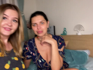 Kira Queen Onlyfans sexy babe dancing striptease