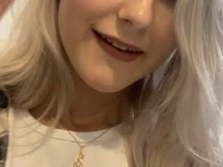 Eva Elfie Onlyfans passionate chick shines pussy