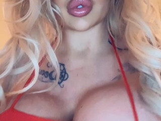 Candy Charms Onlyfans mature blonde masturbating vagina