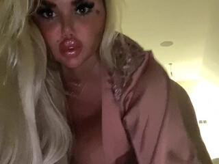 Candy Charms Onlyfans cute slut caresses the vagina with fingers