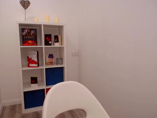 ladyenigmaee slut fingers her pussy