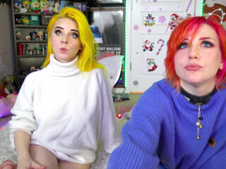 goldengoddessxxx busty blonde licks nipples