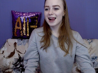 ella_darsy a woman with a wide pelvis gets shaved cunt